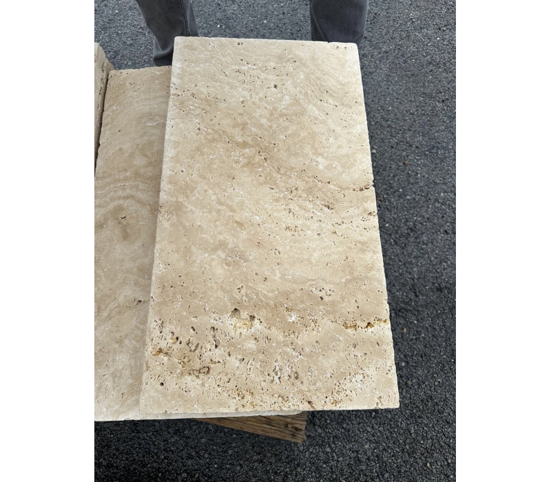 TRAVERTIN MARGELLE BEIGE 33X61X3-5 CM 1BORD EN RETOMBÉE 1ER CHOIX
